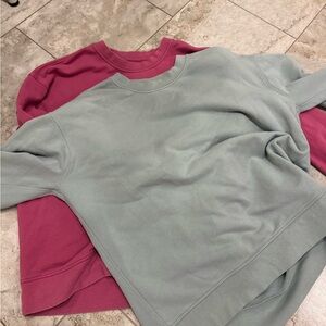 SET OF 2 LULULEMON PERFECTLY OVERSIZED CREW SIZE 6